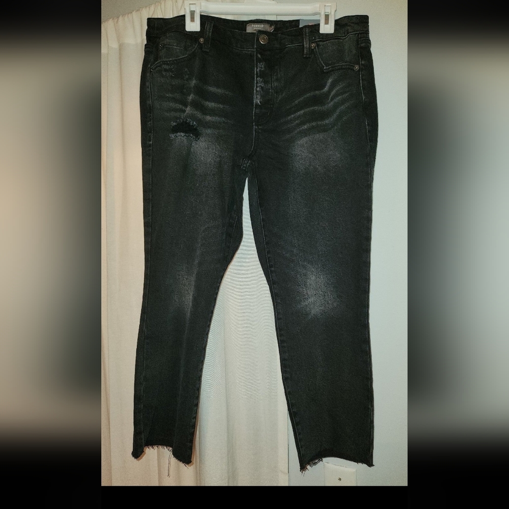 New with Tags Torrid Size 12 Raw Hemmed Black Crop Boyfriend Jeans